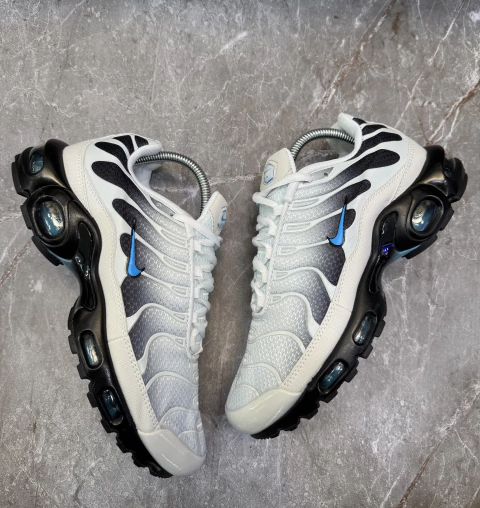 Tênis Air Max Plus Tn "Grey University Blue Black"