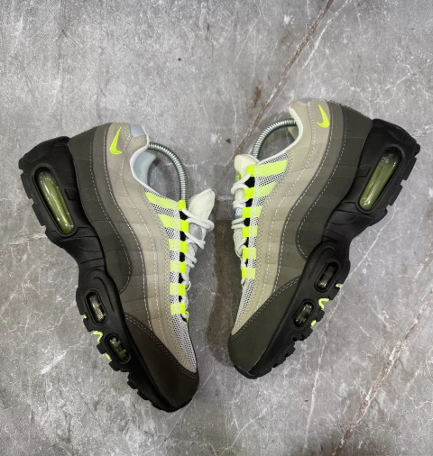 Tênis Air Max 95 'Neon' (Cinza/Branco)