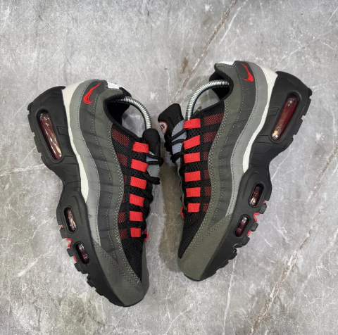 Tênis Air Max 95 (Cinza/Vermelho)